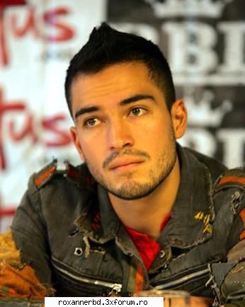 Poze Poncho - Alfonso Herrera Rodr�guez Nacionalidad: Mexicano - Poncho