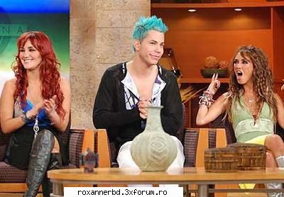 rbd a participat la emisiunea cateva poze :d  :d 

1. rbd en cristina show